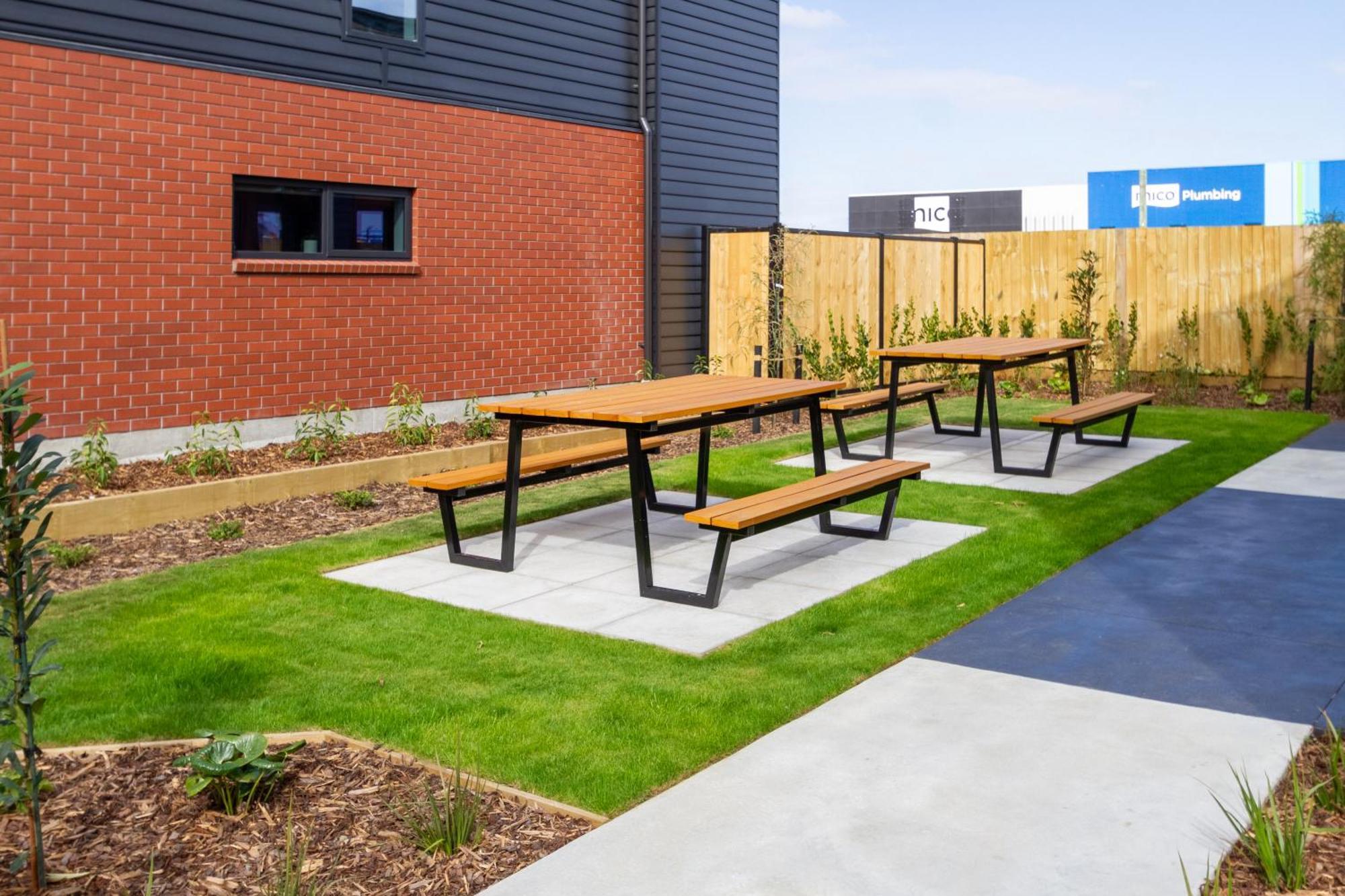 Downtown Comfort: Modern Studio With Backyard Christchurch Exterior photo